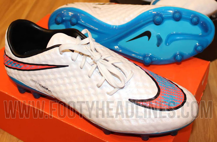 A nova chuteira Nike Hypervenom branca