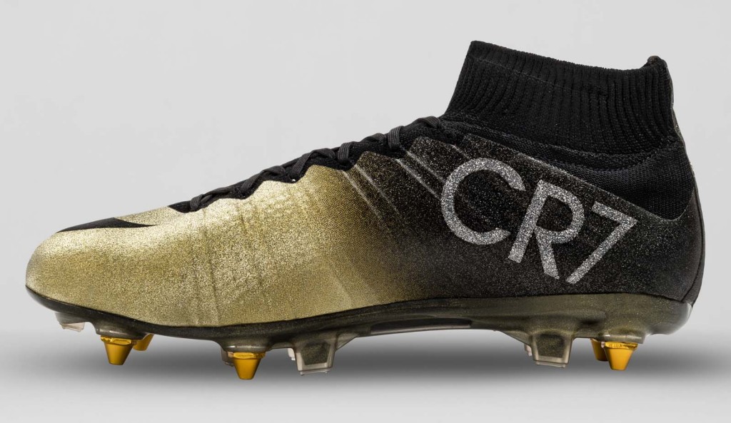 Detalhes da chuteira Nike Mercurial CR7 Rare Gold