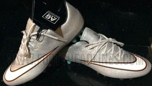 A nova chuteira Nike Mercurial prateada do Cristiano Ronaldo