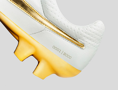 Chuteira Nike Tiempo Ronaldinho Touch of Gold