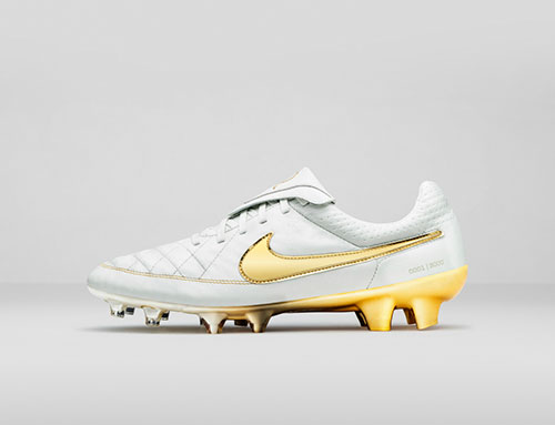 Chuteira Nike Tiempo Ronaldinho Touch of Gold