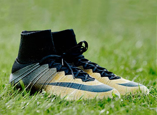 chuteira-nike-mercurial-superfly-cr7-rare-gold